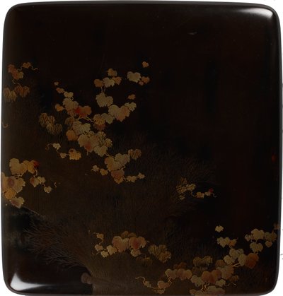 Schrijfdoos, klimop en borstelhoutomheining in maki-e lak door Koma Kyui